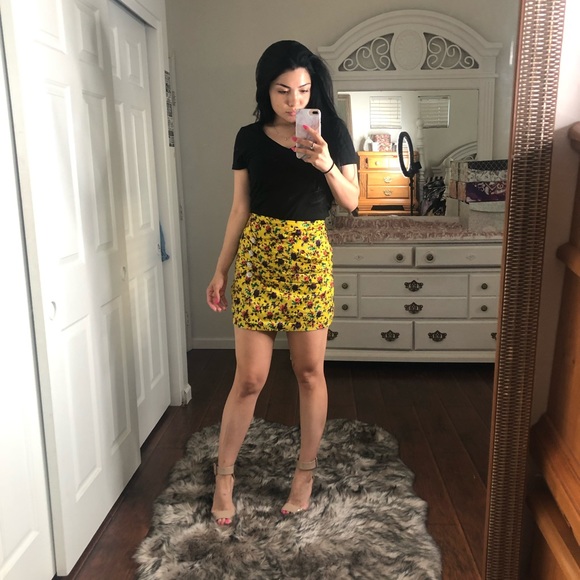 Zara Yellow Floral Mini skirt with Accents - Picture 5 of 7